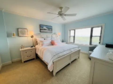 Renovated beach front condo in amenity-filled Duneridge