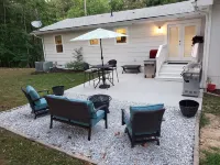 5 Min. to Lake Allatoona/15 Min. to DT W'Stock/Firepit/Sleeps 7/Huge Deck!