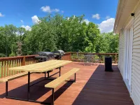 Family-Friendly Home. Sleeps 14.  Just minutes away from Mark Twain Lake.