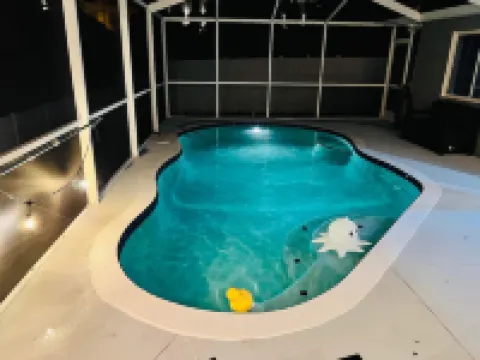 Amazing heated pool 4 BR/2 baths newly renovated home with large deck! Hotels in Wesley Chapel