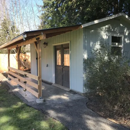 Private guest house-minutes away from Portland, Nike and many more!