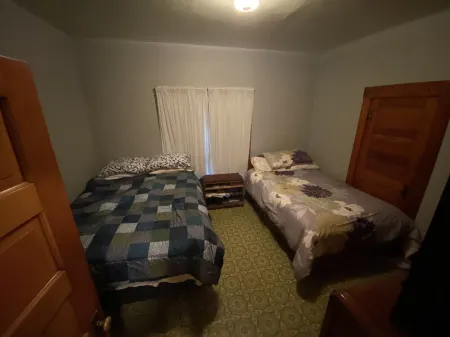 Private updated hunting lodge/farmhouse