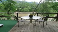Siesta River Cabin,  Riverfront, fabulous views G.W. Forest, hottub, fireplace