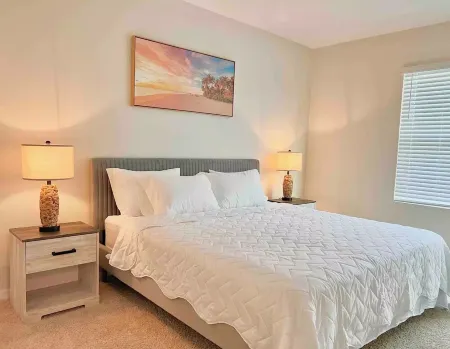 Coastal Retreat 3/2 Near Beaches & Downtown