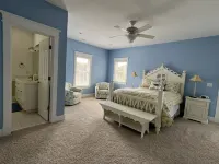 Stunning, Family sized, fully furnished home with pool at Spinnaker's Reach.