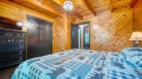 Bear Claw -Log Cabin-Hot Tub-Pool Table