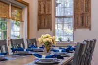 Flagstaff Retreat w/Mountain Views: Fire Pit, Hot tub, Fireplace, Near Snowbowl