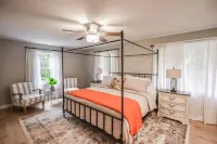 City estate offering privacy & seclusion near many attractions