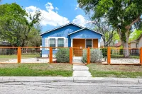 *BMT/Family & Pet Friendly/Workspace/3BR/Downtown* Hotels in West San Antonio