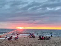 Cozy 1 bedroom cottage walking distance to Lake Michigan & downtown! Hotels in Manistee