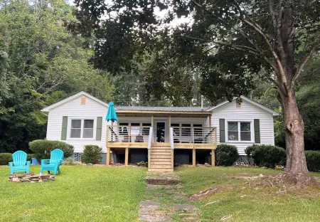 Osceola Lake House - 2 Miles to Downtown Hendersonville, NC - Free Paddle Gear