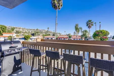 Luxe Beach House w/ Ocean Views Отели рядом с достопримечательностью «Сан Онофр Стейт Бич»