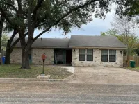 Cozy 3 BR + screened porch & FP Hotels in Taylor