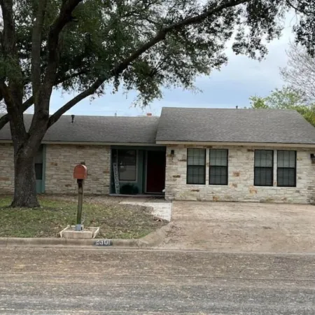 Cozy 3 BR + screened porch & FP