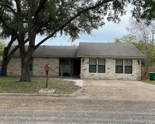 Cozy 3 BR + screened porch & FP Hotels in Taylor