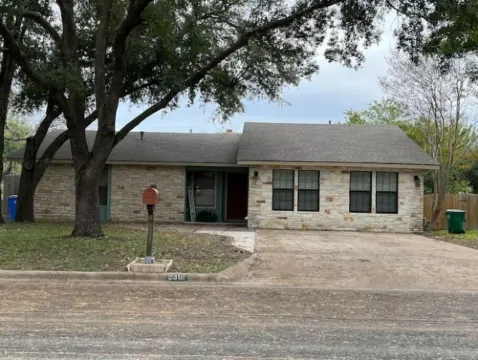 Cozy 3 BR + screened porch & FP