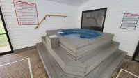 WOW!  Walk in with indoor pool and hot tub in the heart of Branson! - Private Pools