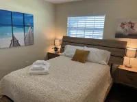 Pool house( Heated pool) with Oasis garden near the beach Location! Location!