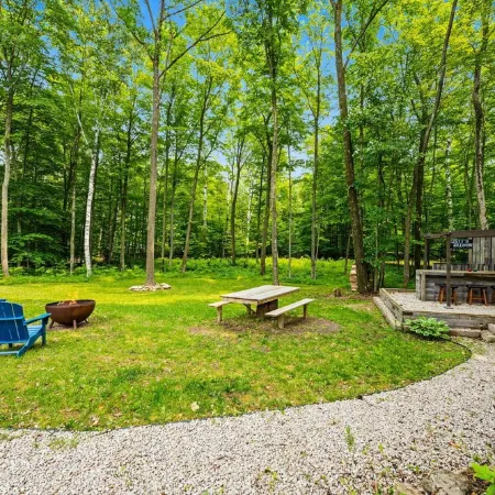 Door County Retreat. Walk to Kangaroo Lake.