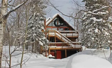 Big Chalet with hot tub on Big Powderhorn Mountain