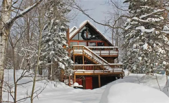 Big Chalet with hot tub on Big Powderhorn Mountain