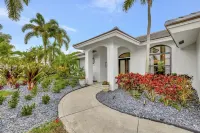 Remodeled Beach Retreat - Heated Pool,  Bikes, Mile to Beach and Atlantic Avenue