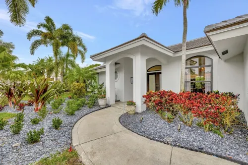 Remodeled Beach Retreat - Heated Pool,  Bikes, Mile to Beach and Atlantic Avenue