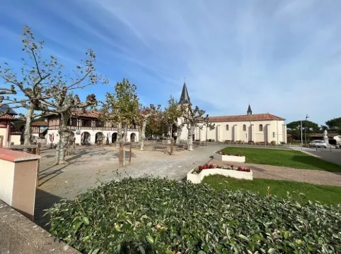 Fancy the ocean? 200 m from the beach, all comforts, swimming pool, wifi, bed linen and parking.