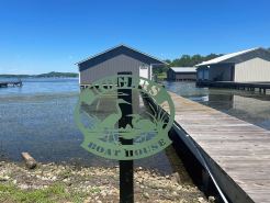 Cabin retreat on beautiful Lake Guntersville!  Perfect for families/fisherman!
