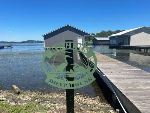 Cabin retreat on beautiful Lake Guntersville!  Perfect for families/fisherman!