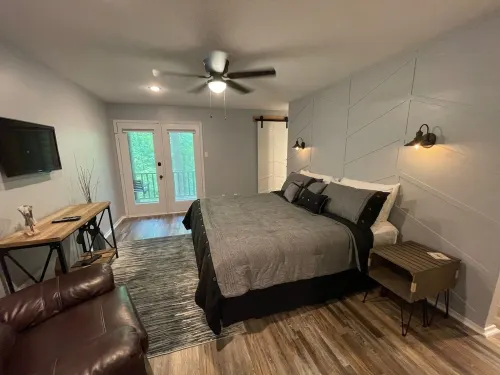 2BR 2Bath Condo Tree top view located at Lake Ouachita..