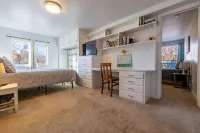 Happy Bison House - Walking Distance to Downtown; sleeps 8!