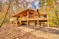 Rustic Ridge- A cozy 2-bedroom+loft cabin outside Elijay w/hottub, firepit.