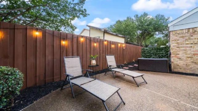 Modern Family Haven, Pool, Game Room,Sky Lit Atrium,5 bedrooms,King beds,3 baths