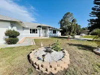 South Florida Heaven! Private Pool! 3BD 2BA! Pets OK! 20 minutes to the beach! Hotels in North Port