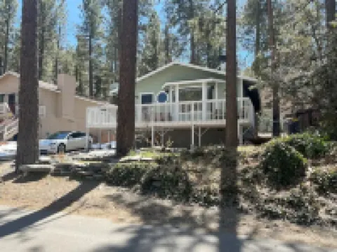 Cozy Wrightwood Home Away From Home-Walk to Town Near Mtn High Ski Resort