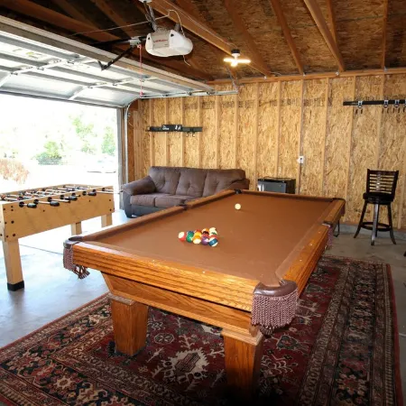 The Traveler's House-Central to All, Hilltop, Hot Tub, Gameroom, Firepit, Skiing