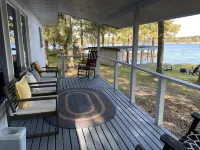 Escape to Serenity Lake House on Lake D'Arbonne, Fire Pit, Porch and Boat House