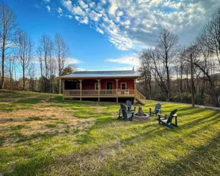 Chantilly Ridge. Hot Tub, Wifi, Near Blue Ridge Parkway Hotels in Piper Gap