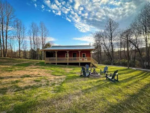 Chantilly Ridge. Hot Tub, Wifi, Near Blue Ridge Parkway