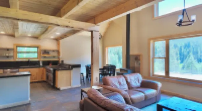 Pet-Friendly Family Lodge Fully Stocked Kitchen Fire Pit WiFi Kids Toys