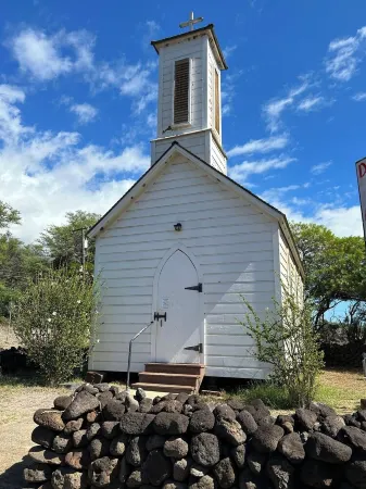 ALOHA OceanFront Condo w.A/C,  Molokai, Hawaii Watch whales Dec-April.