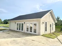 Lake Life Bungalow w/ pool & 3 Kayaks in Baymeadows Estates - Great Fishing! Ξενοδοχεία στην πόλη Coffee County