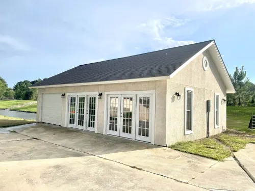 Lake Life Bungalow w/ pool & 3 Kayaks in Baymeadows Estates - Great Fishing!