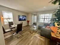 Modern Comfort 2 BR Midtown 2mins to Overton Park 선 스튜디오 주변 호텔