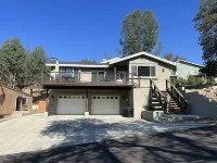 Spacious Dragon Lake Villa on Lake Naci in Paso Robles Wine Country w/Internet