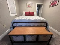 Salmon Goldbug Cottage, hot tub sleeps 8