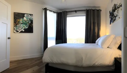 Brand New Modern Downtown Condo!