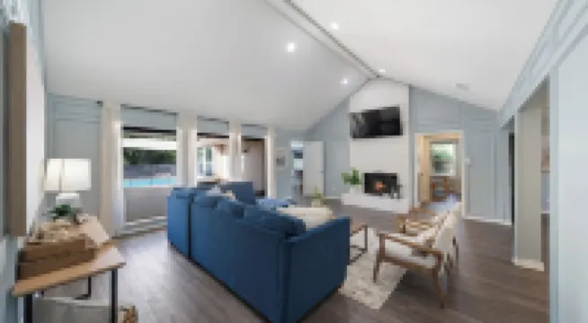 Family Dream Home, Arcade fun!, Huge Pool! 5 bedrooms, 3 baths