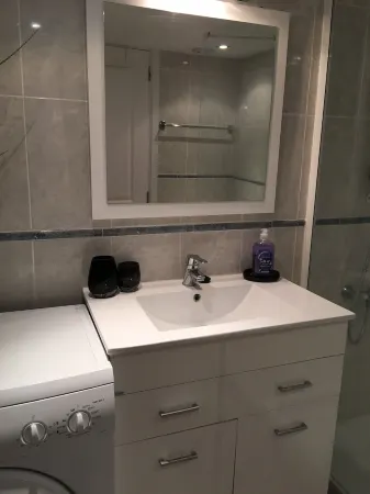 Studio In Beautiful Quiet Complex with AIR CON Communal Pool - FREE WIFI Отели рядом с достопримечательностью «Aloe Park»